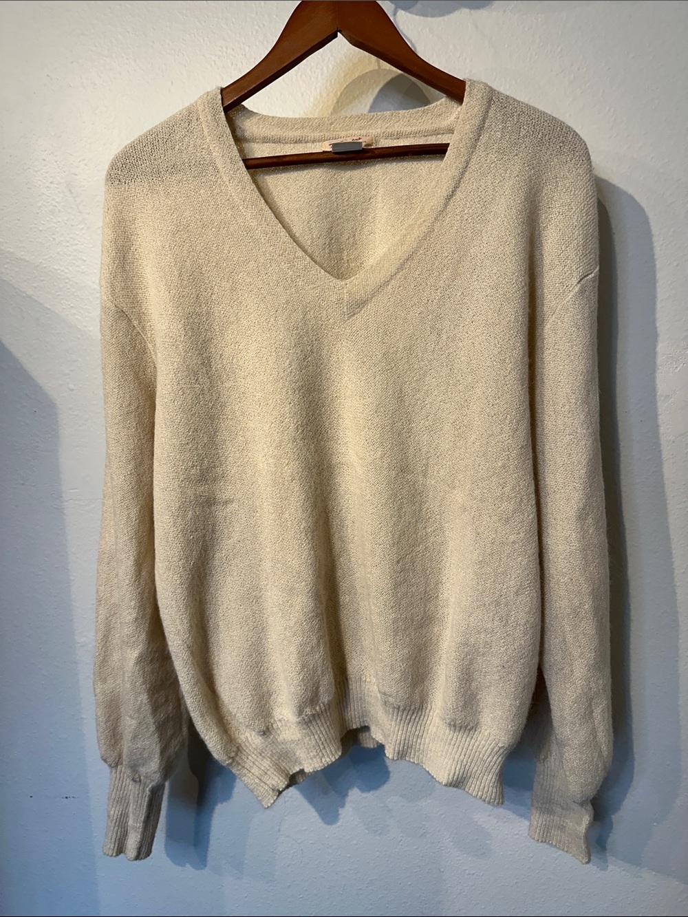 VTG 100% Alpaca wool Peru V-Neck Cream Sweater